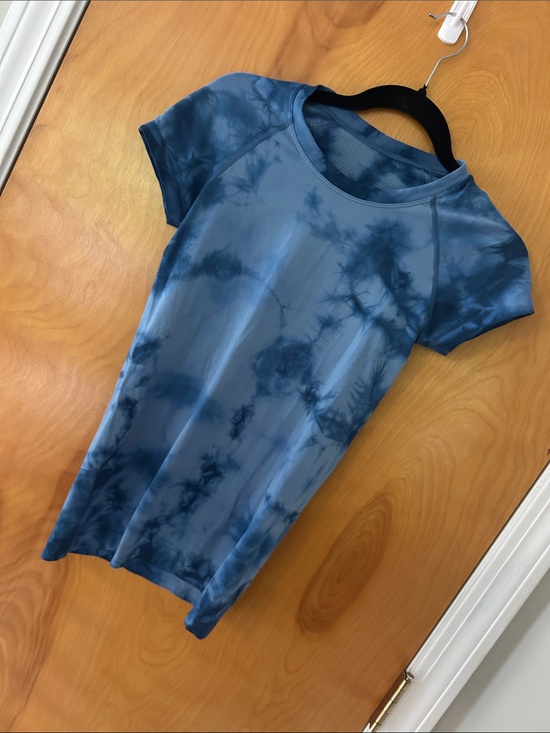 lululemon athletica Tops - lululemon athletica Blue Tie-Dye Short Sleeve Top